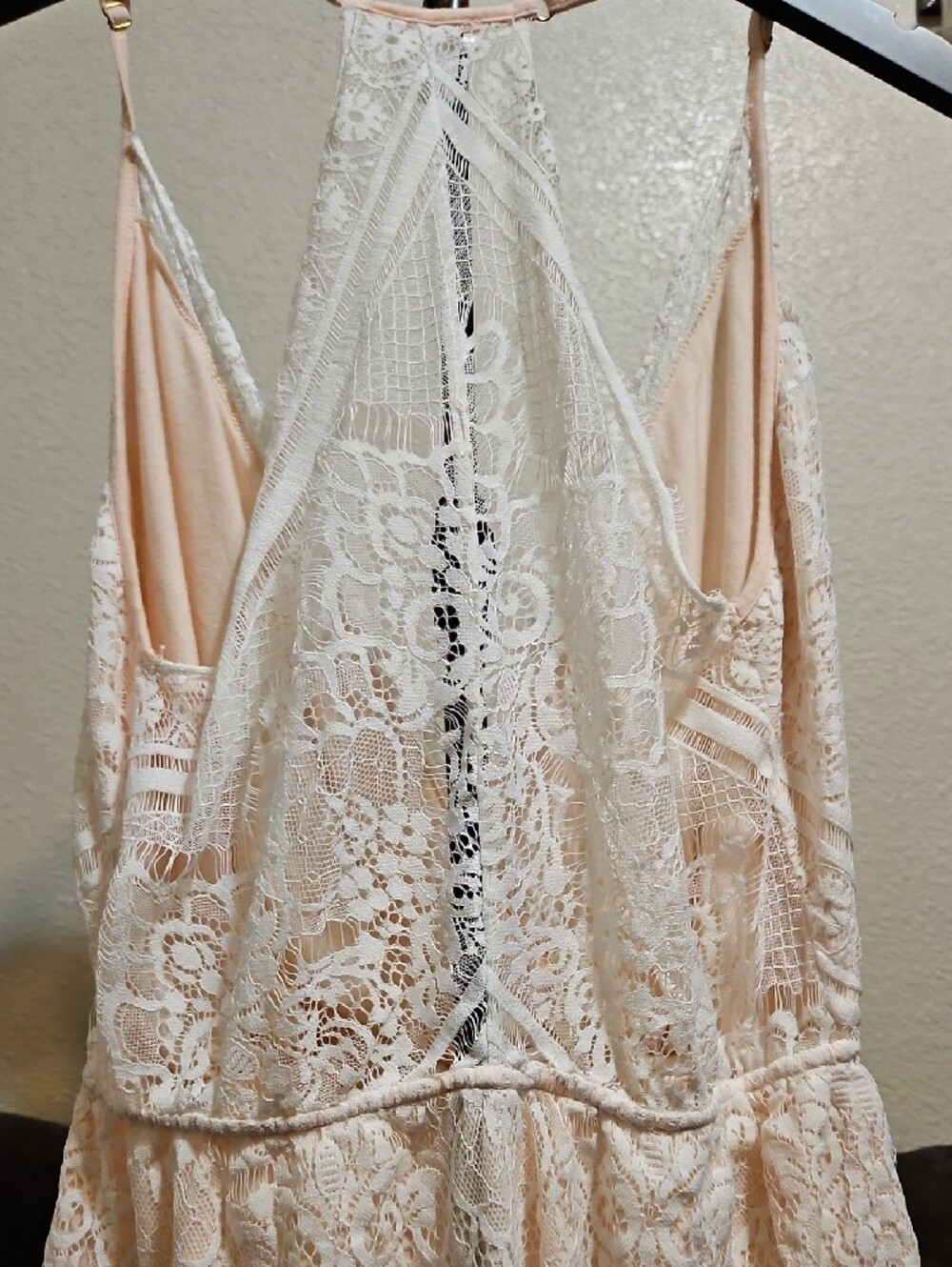 VENUS Blush Lace-Trim Romper - Picture 5 of 7